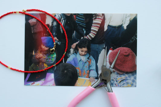 Collar de mostacillas rojo