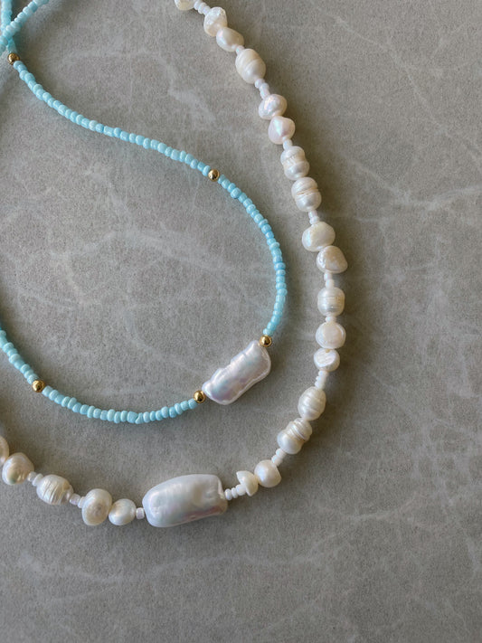 Collar celeste perla alargada