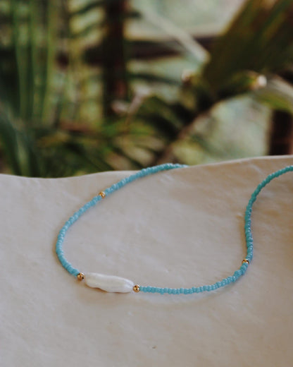 Collar celeste perla alargada