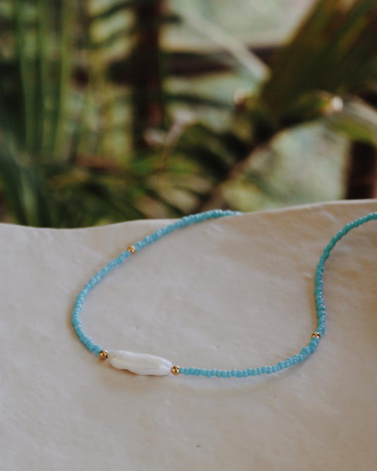 Collar celeste perla alargada