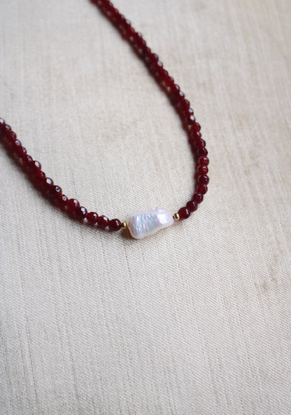 Collar burdeo perla alargada