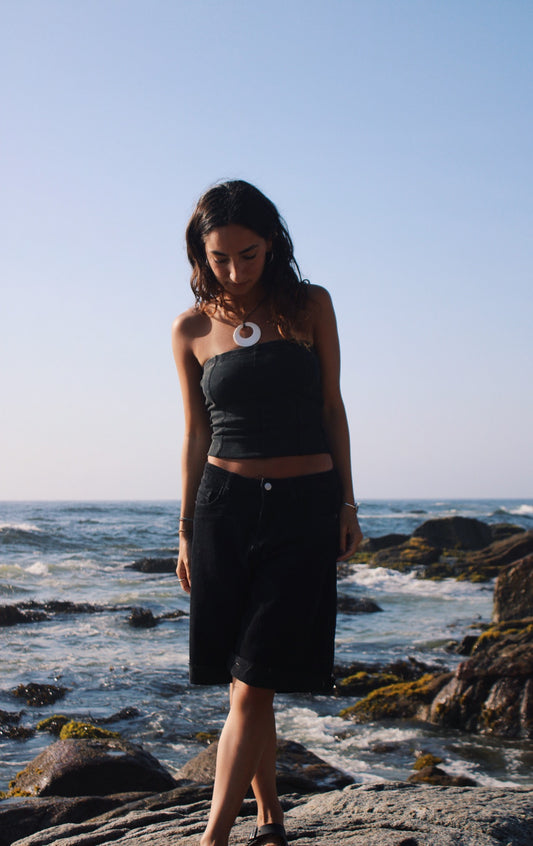 Amuleto blanco redondo