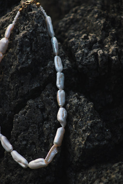 Collar perlas alargadas