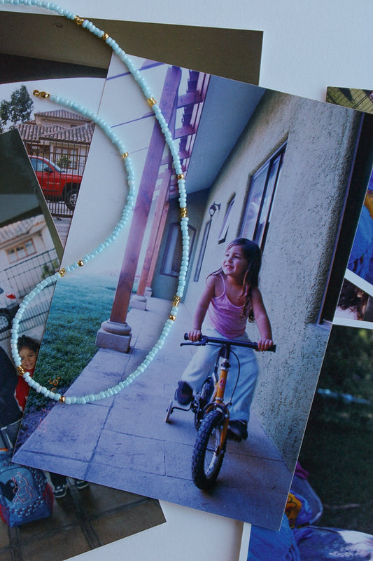 Collar celeste mostacillas