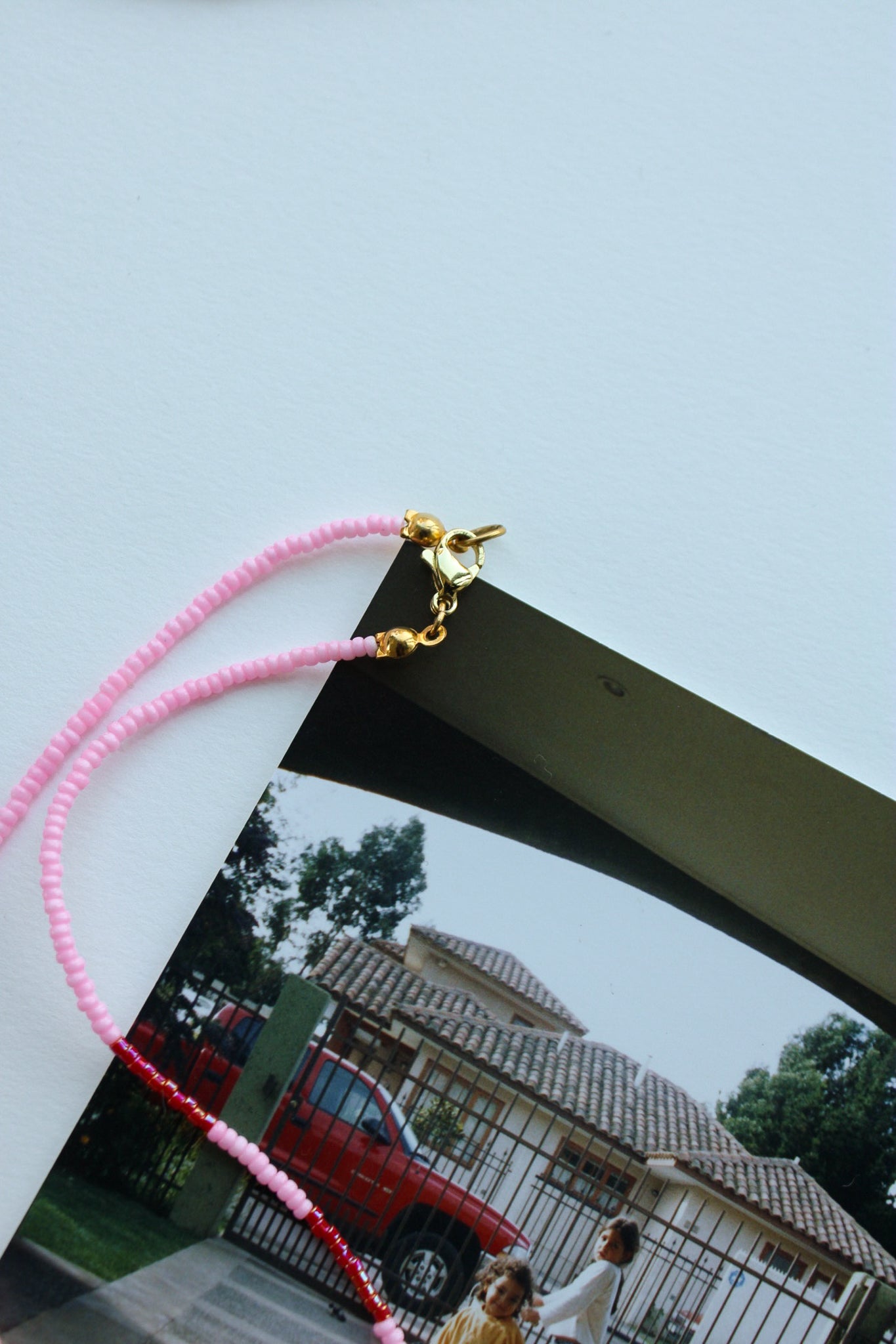 Collar rosado y fucsia tornasol